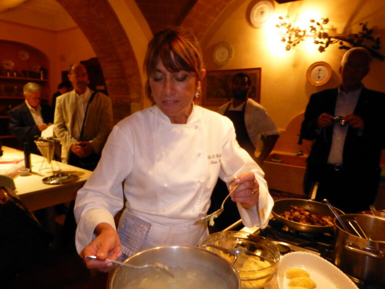 Kochende junge Frau mit Leidenschaft und Genuss - Entdecken Sie die Freude am Kochen mit Vinvac!